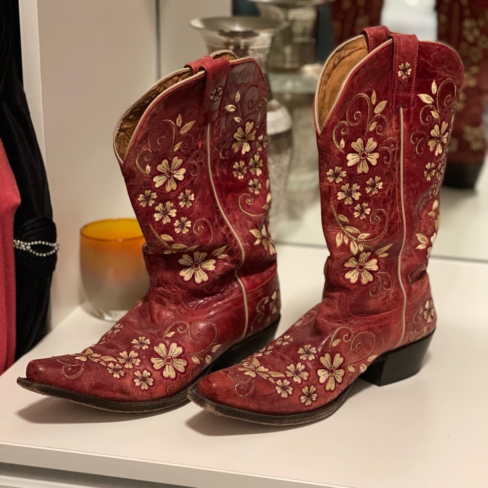 Shyanne cowboy boots, deep red with tan embroidery. 9B